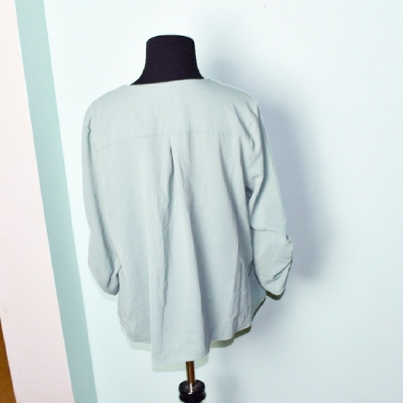 Stunning Light Mint Colored Blouse - Picture 2 of 2